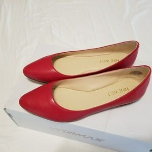 Nine West flat